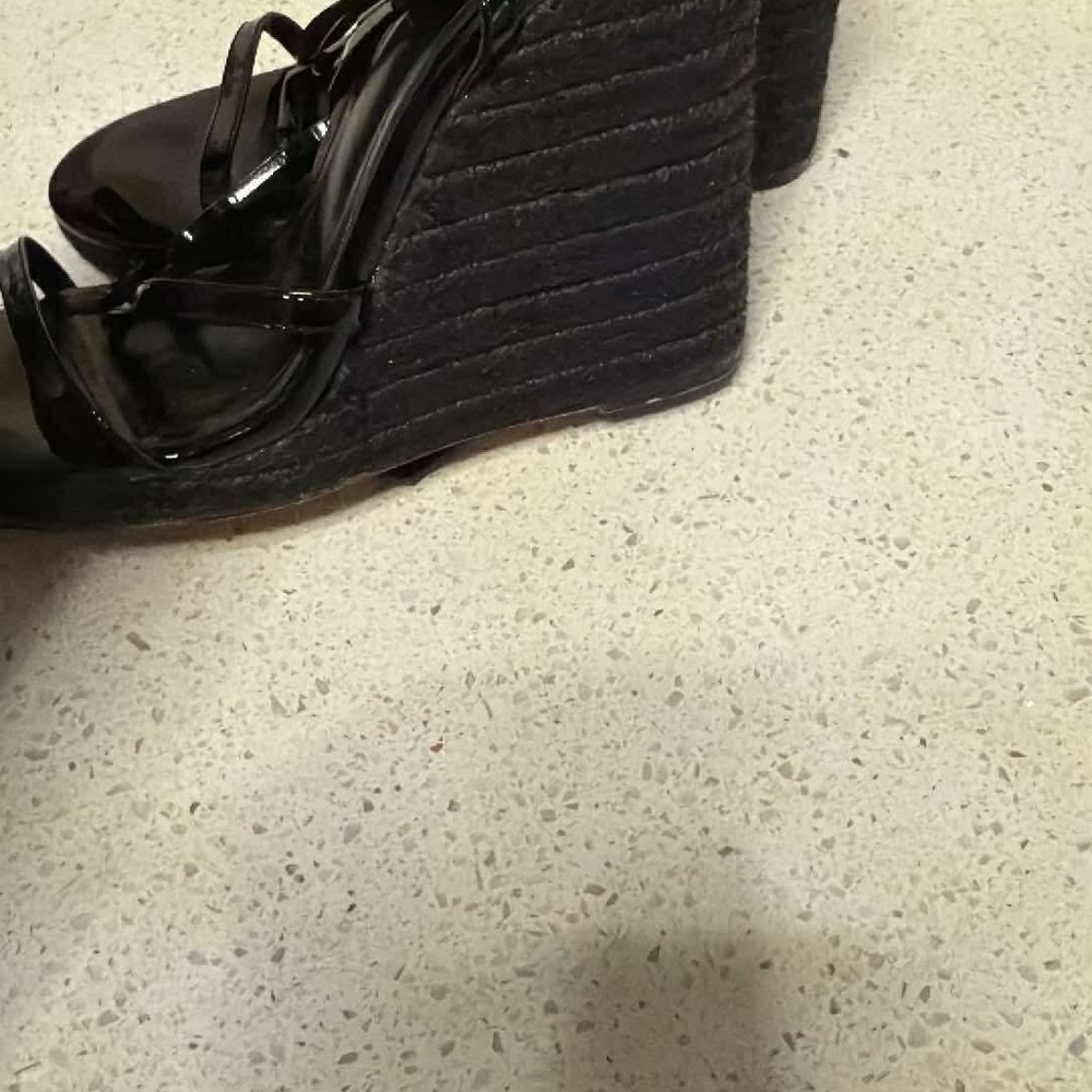 Saint Laurent Black Heeled Sandals with Strappy Design - Picture 4 of 4